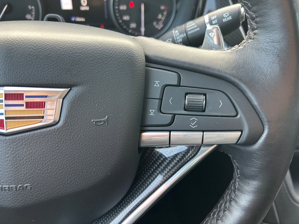 Used 2024 Cadillac XT6 Sport w/ Technology Package image 18