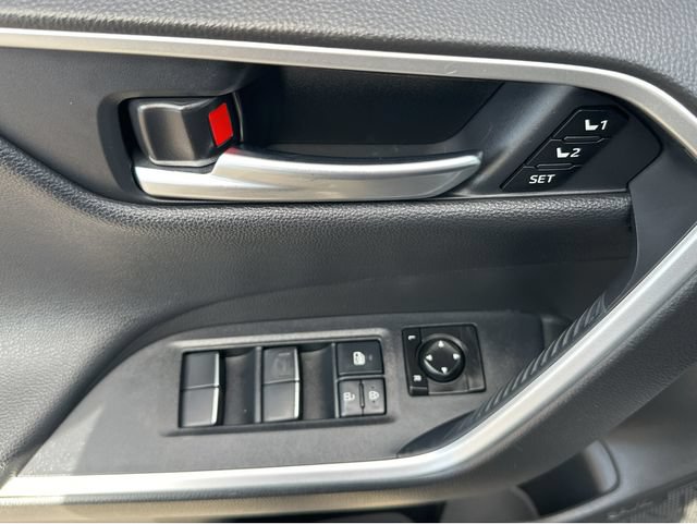 Used 2021 Toyota RAV4 Limited FWD image 27