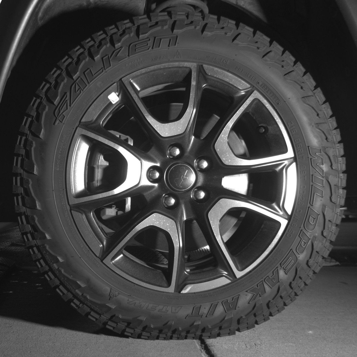 Used 2025 Jeep Compass Trailhawk image 12