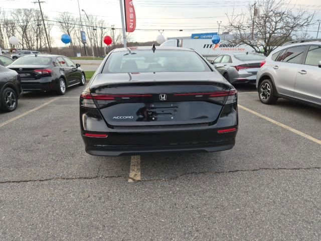 Used 2023 Honda Accord EX image 7