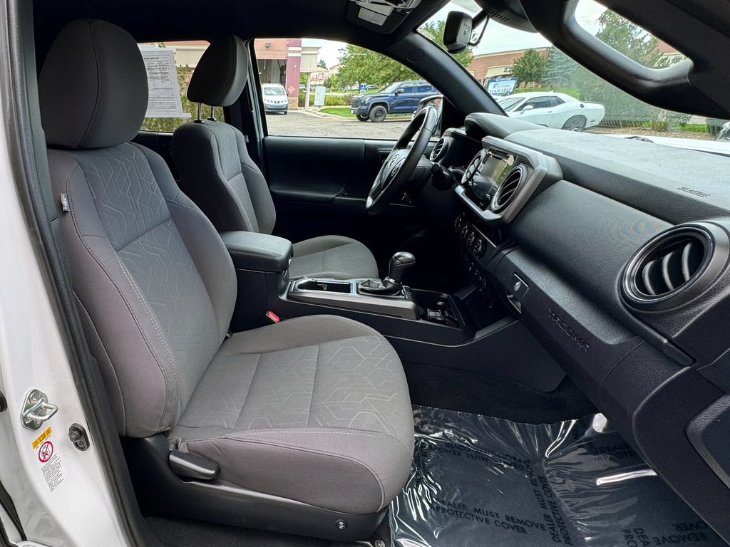 Used 2018 Toyota Tacoma TRD Off-Road w/ Technology Package AWD/4WD image 37