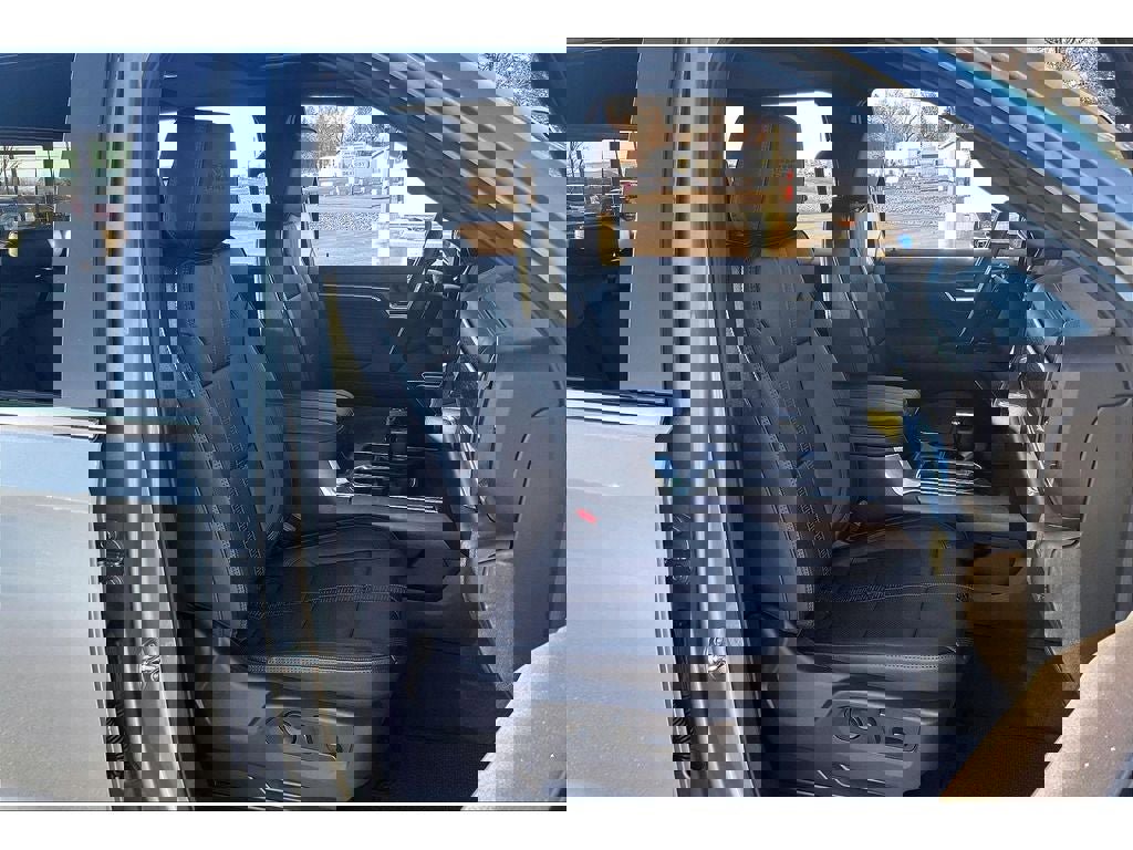 Used 2025 Chevrolet Silverado 1500 High Country w/ Technology Package image 8