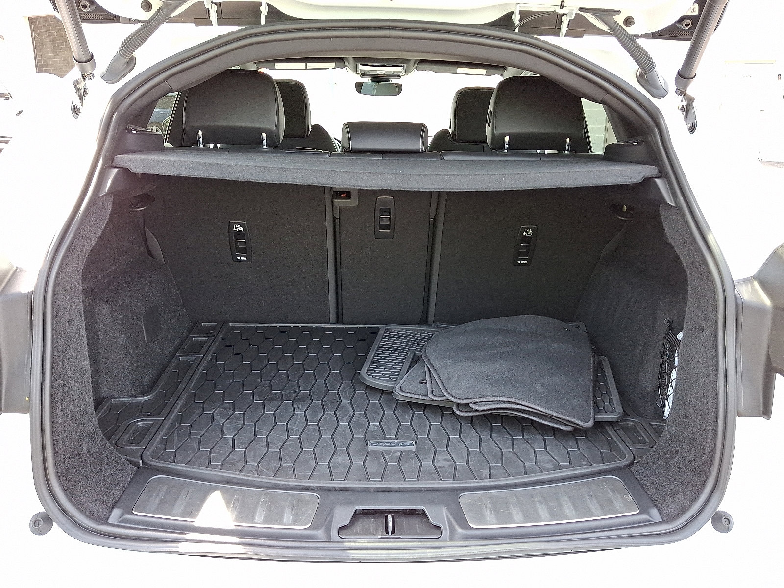 Certified 2024 Jaguar E-PACE R-Dynamic SE image 29