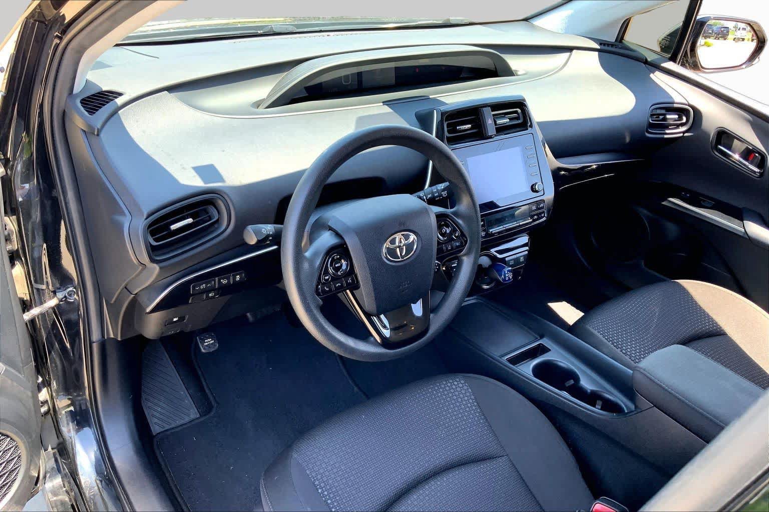 Used 2020 Toyota Prius LE FWD image 16