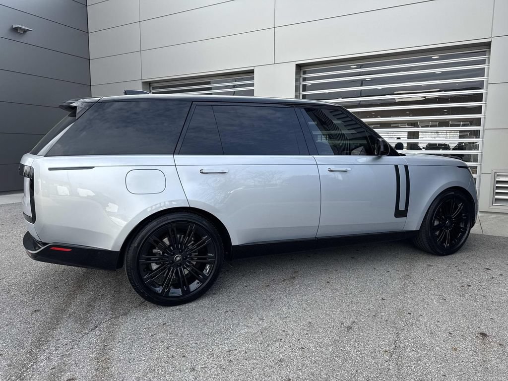 Certified 2025 Land Rover Range Rover Long Wheelbase SE AWD/4WD image 8