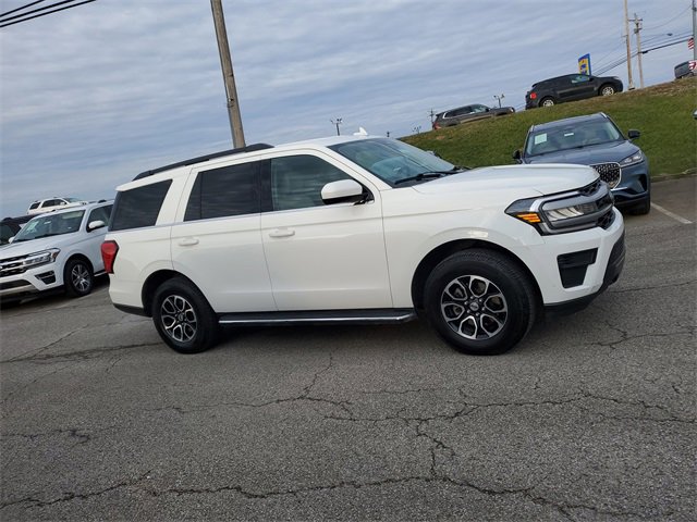 Used 2022 Ford Expedition XLT image 3