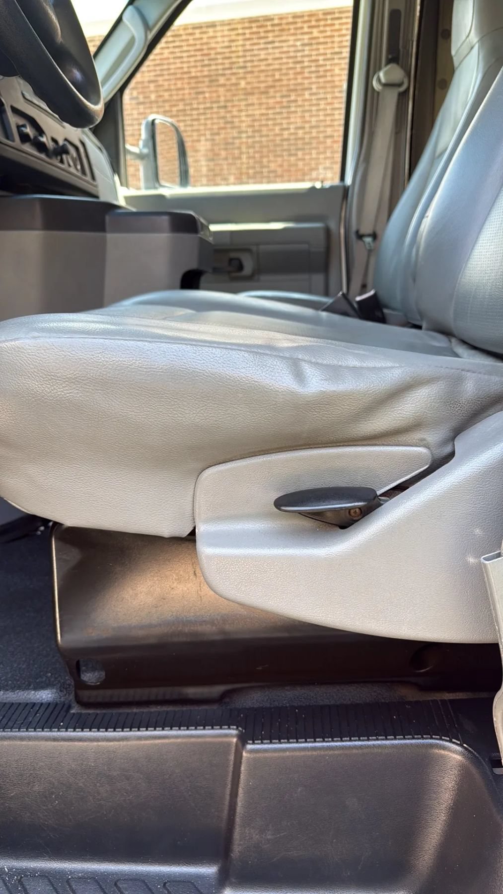 Used 2011 Ford E-450 and Econoline 450 Super Duty RWD image 28