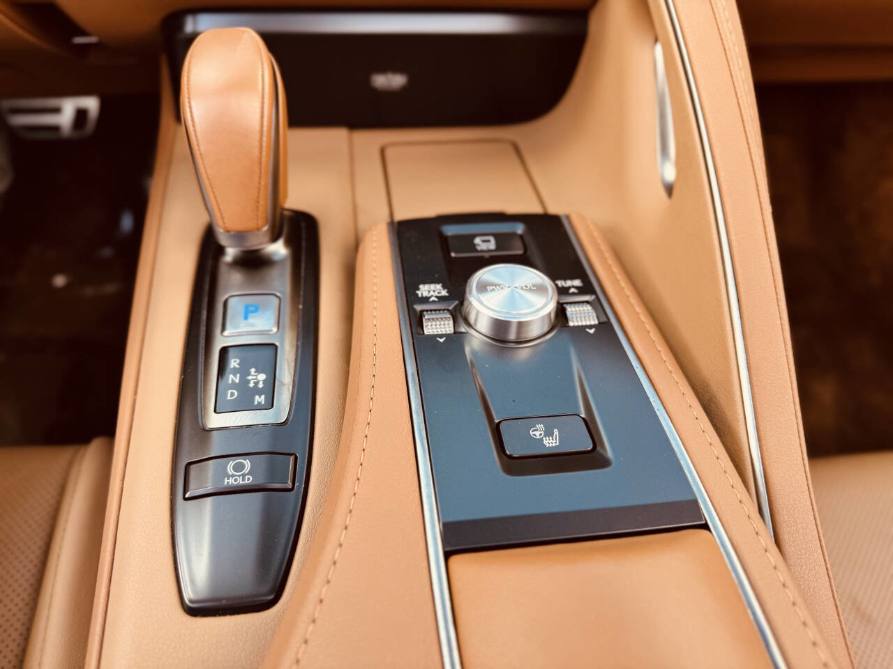 Used 2024 Lexus LC 500 Base 2dr Convertible w/ Touring Package image 24