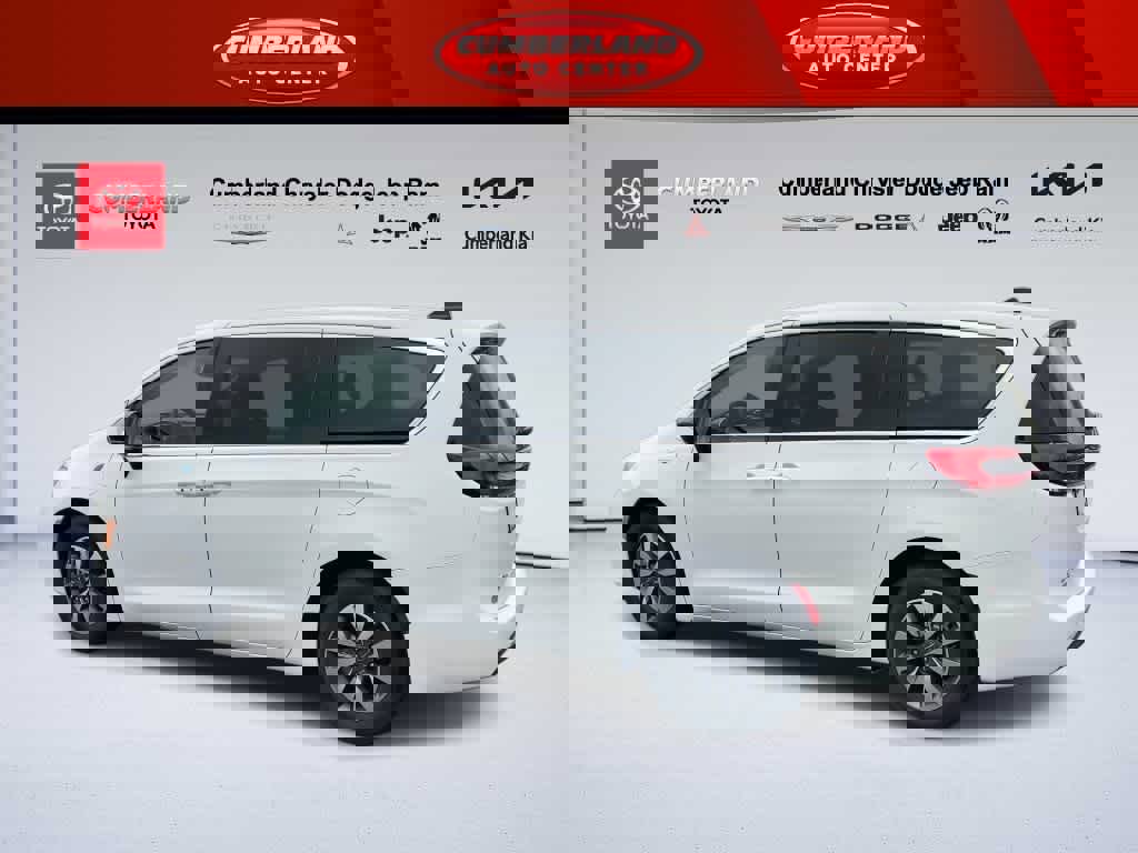 Used 2024 Chrysler Pacifica Select image 6