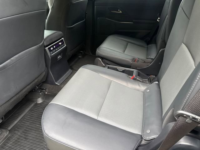 Used 2025 Lexus GX 550 w/ Accessory Package (2T) AWD/4WD image 18