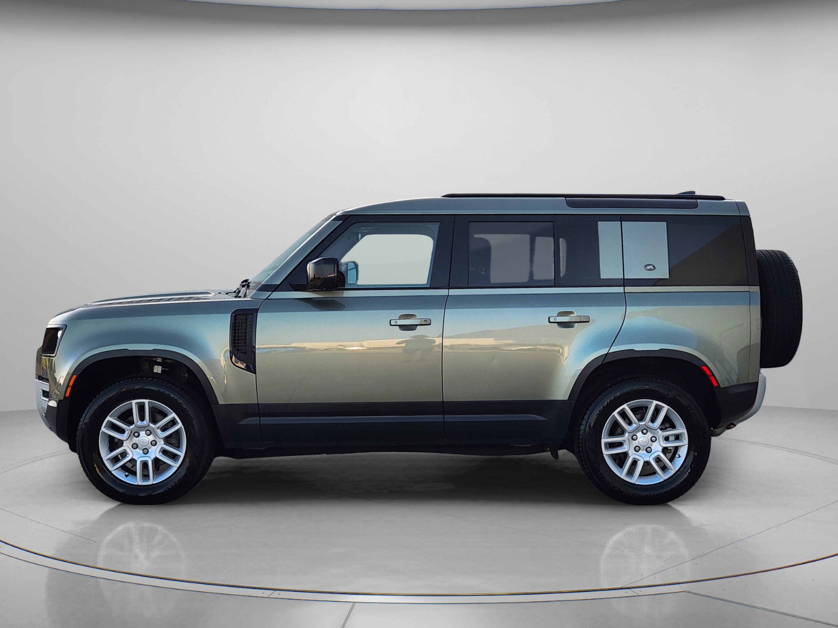Certified 2023 Land Rover Defender 110 S AWD/4WD image 2