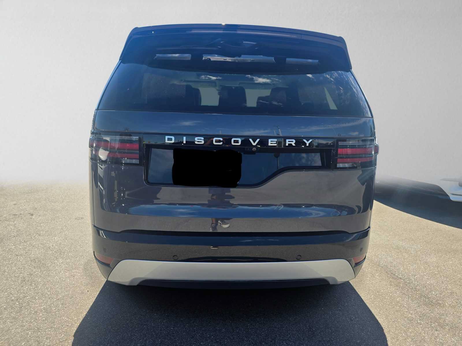 Used 2025 Land Rover Discovery Metropolitan Edition AWD/4WD image 4