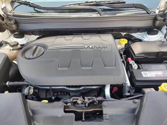 Used 2017 Jeep Cherokee Overland w/ Technology Group AWD/4WD image 34