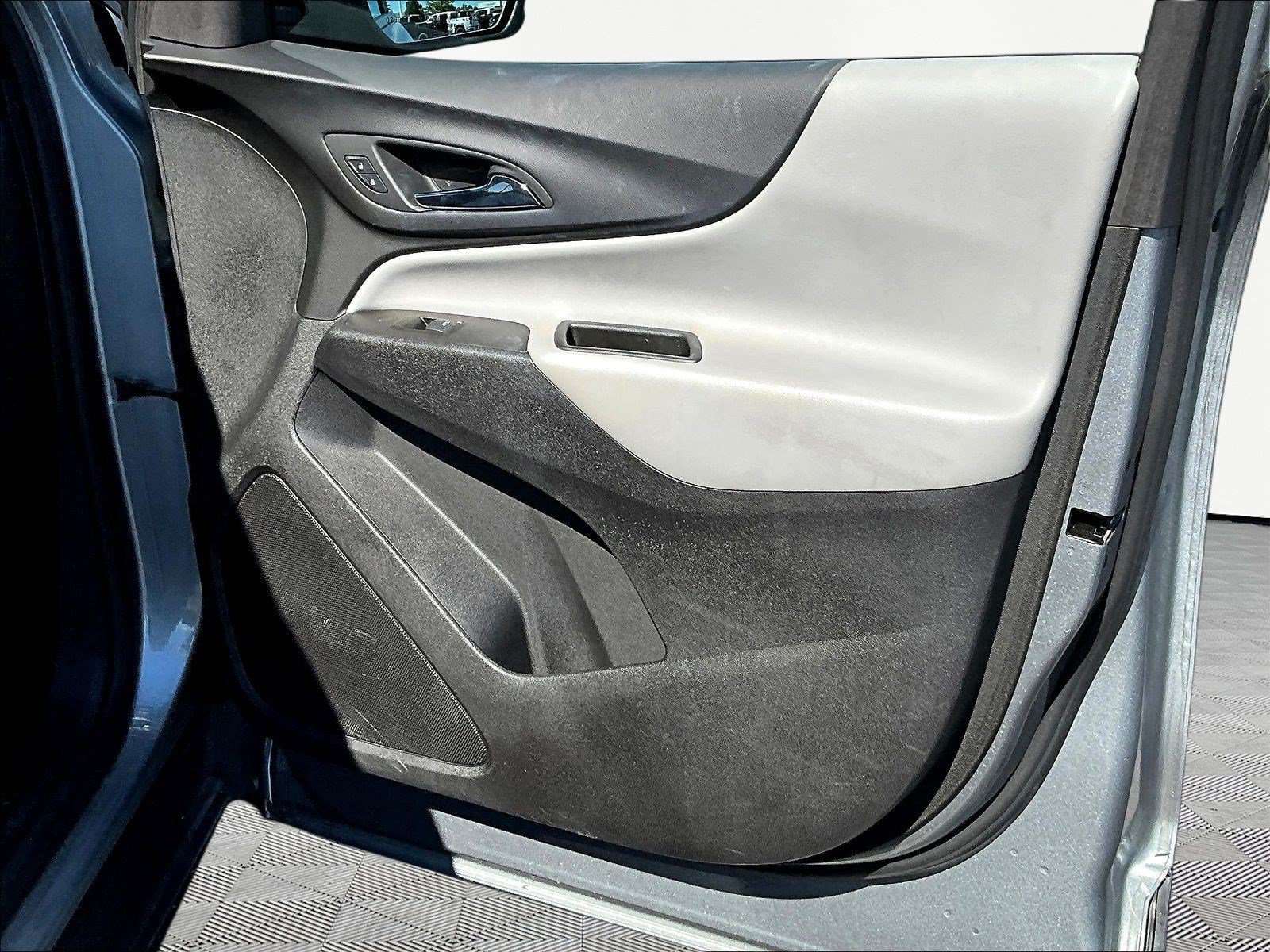 Used 2024 Chevrolet Equinox LS FWD image 28