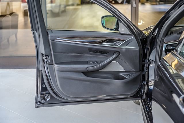 Used 2018 BMW 540i xDrive AWD/4WD image 48