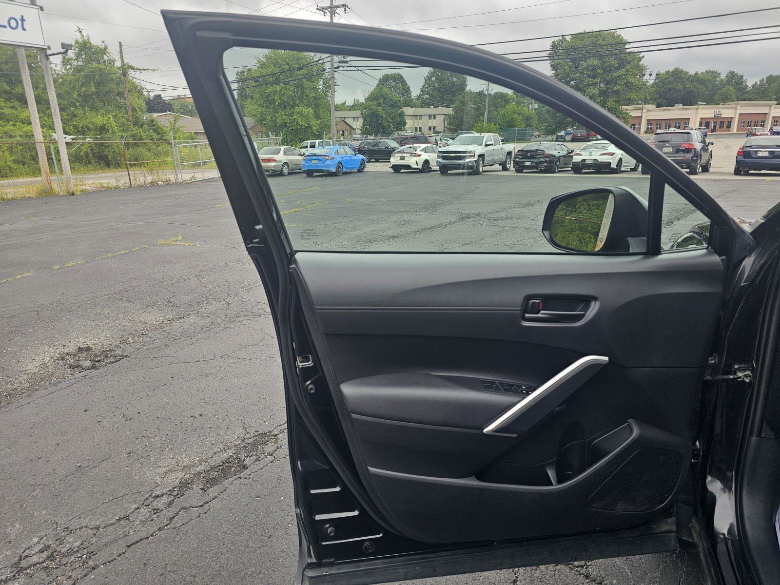 Used 2022 Toyota Corolla Cross LE image 34