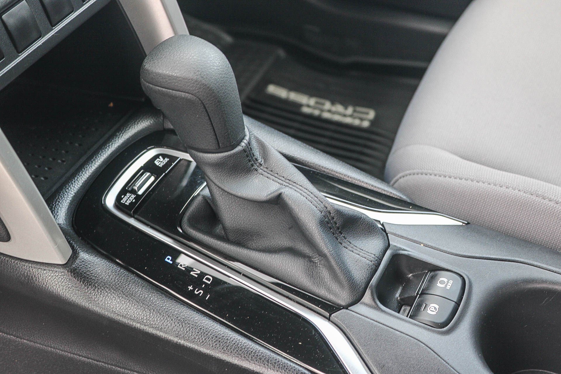 Certified 2024 Toyota Corolla Cross AWD Hybrid image 20
