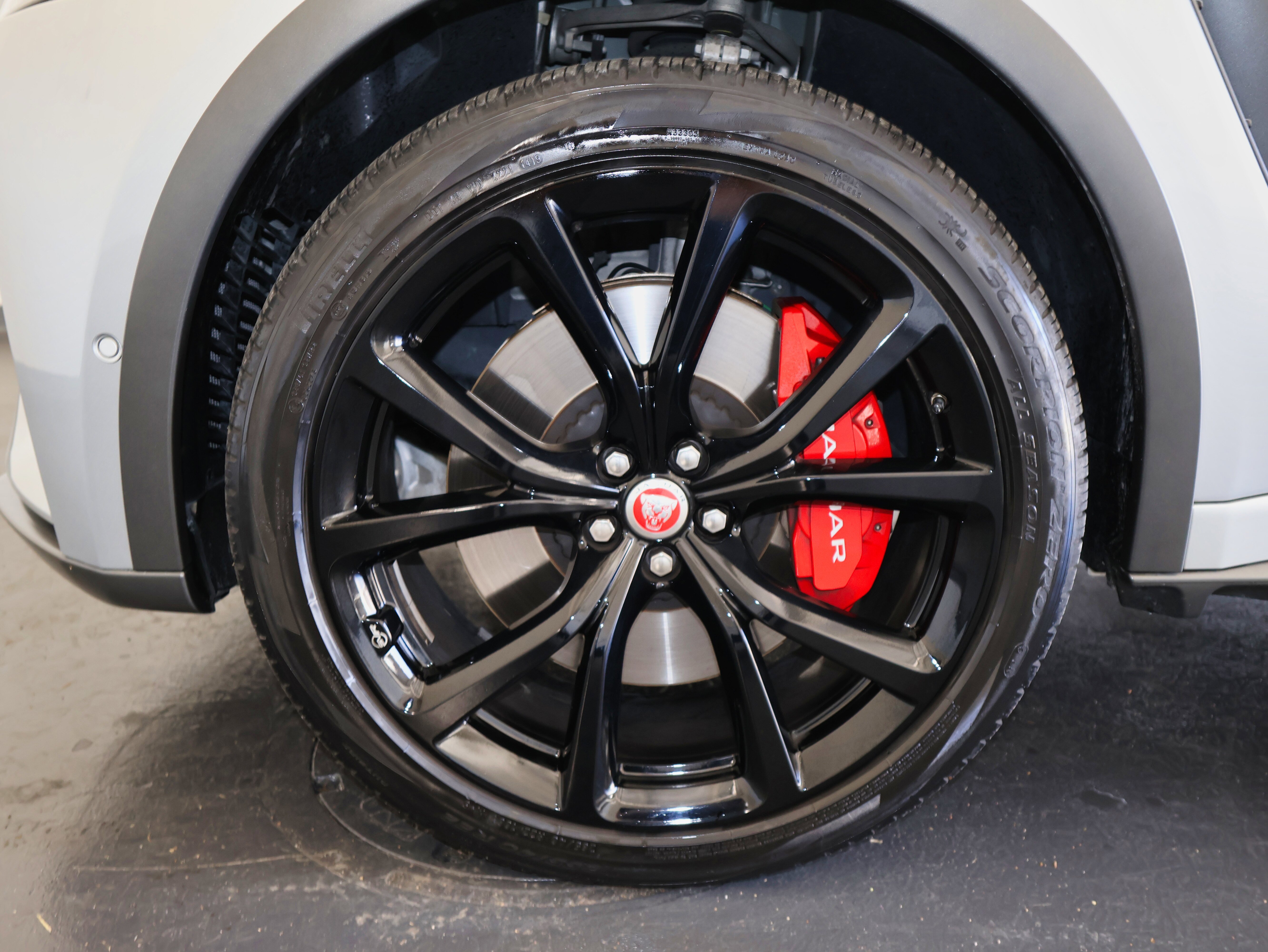 Used 2020 Jaguar F-PACE SVR image 53