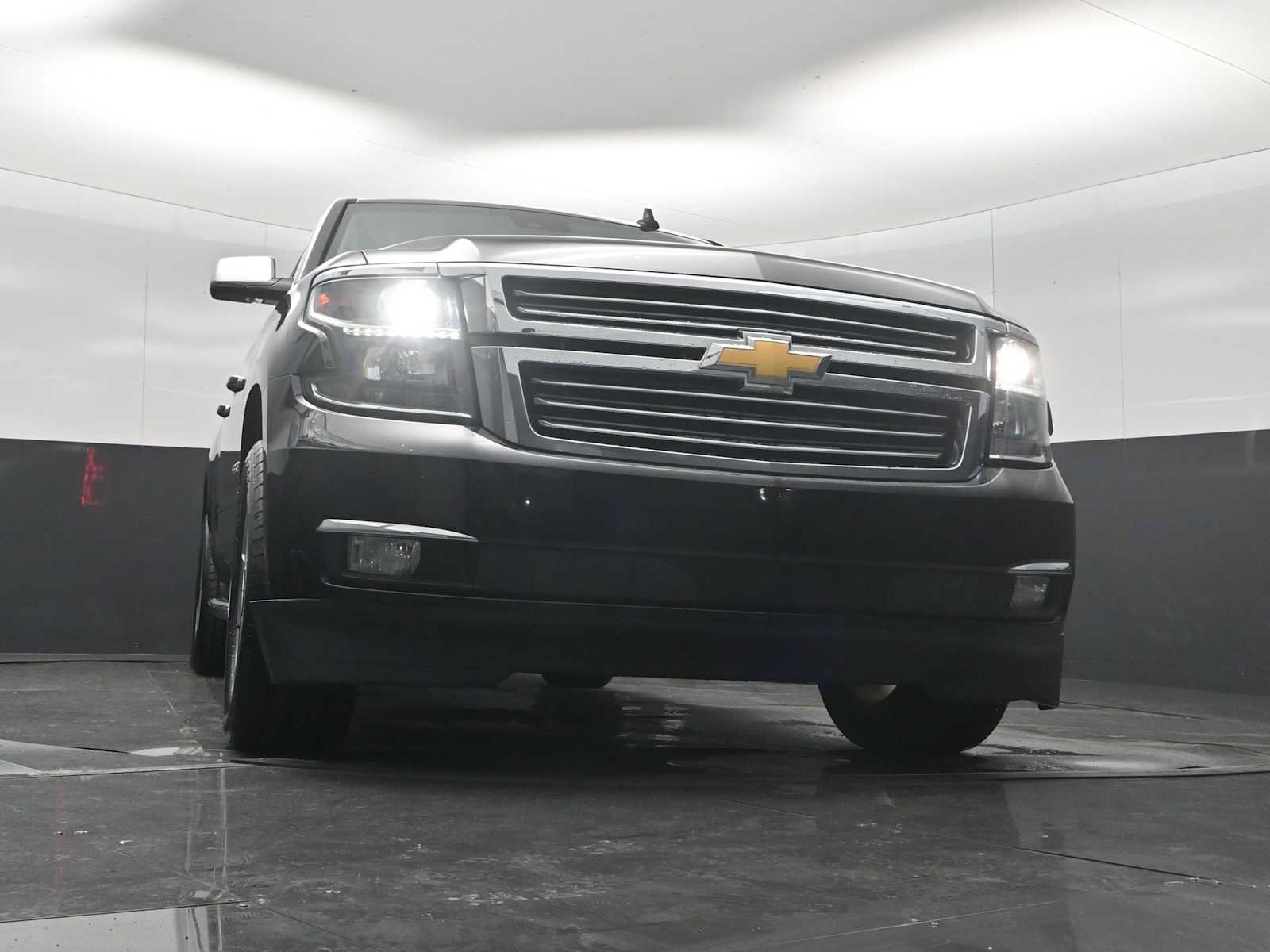 Used 2019 Chevrolet Suburban Premier AWD/4WD image 19