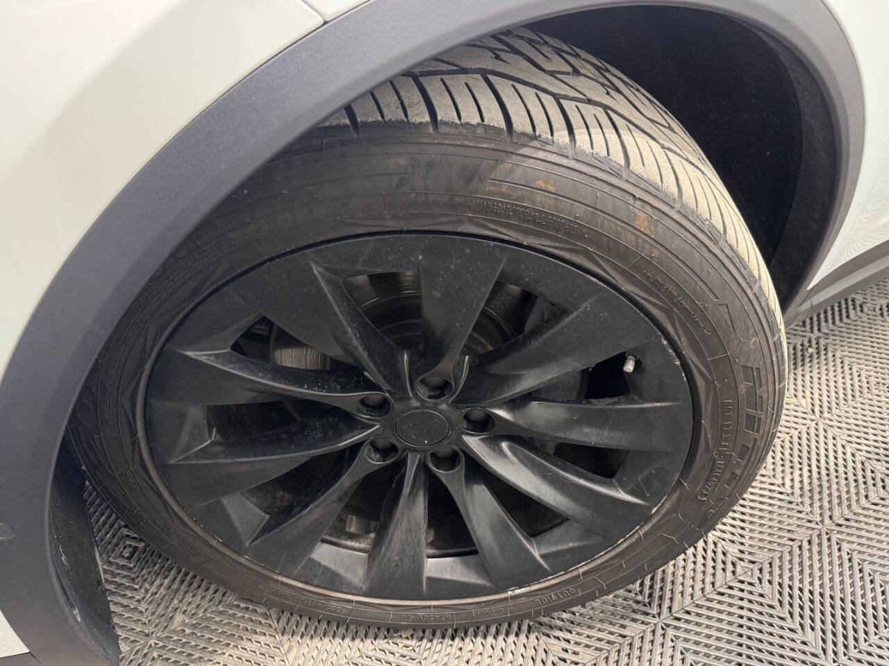 Used 2017 Tesla Model X 75D image 40