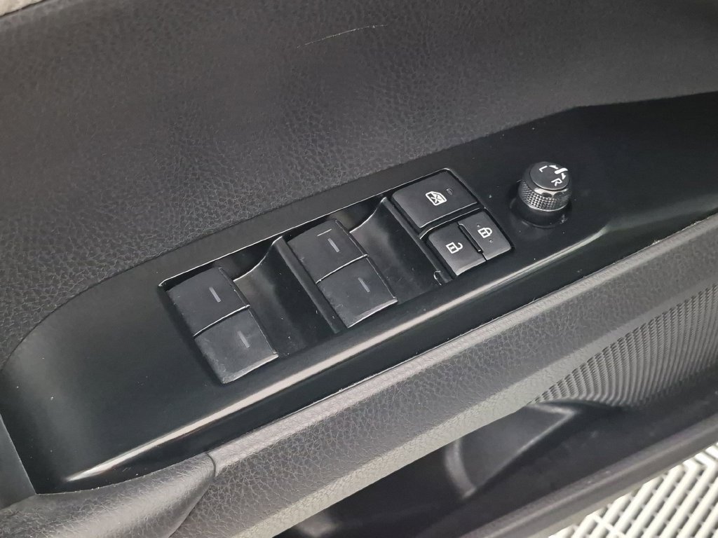 Used 2025 Toyota Camry SE FWD image 14
