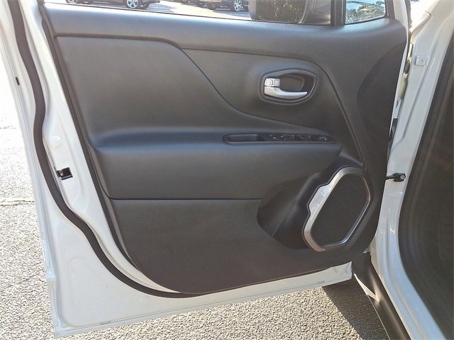 Used 2023 Jeep Renegade Latitude image 12