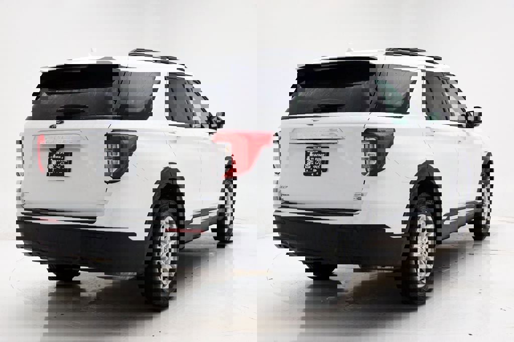 Used 2020 Ford Explorer XLT w/ Comfort Package image 8