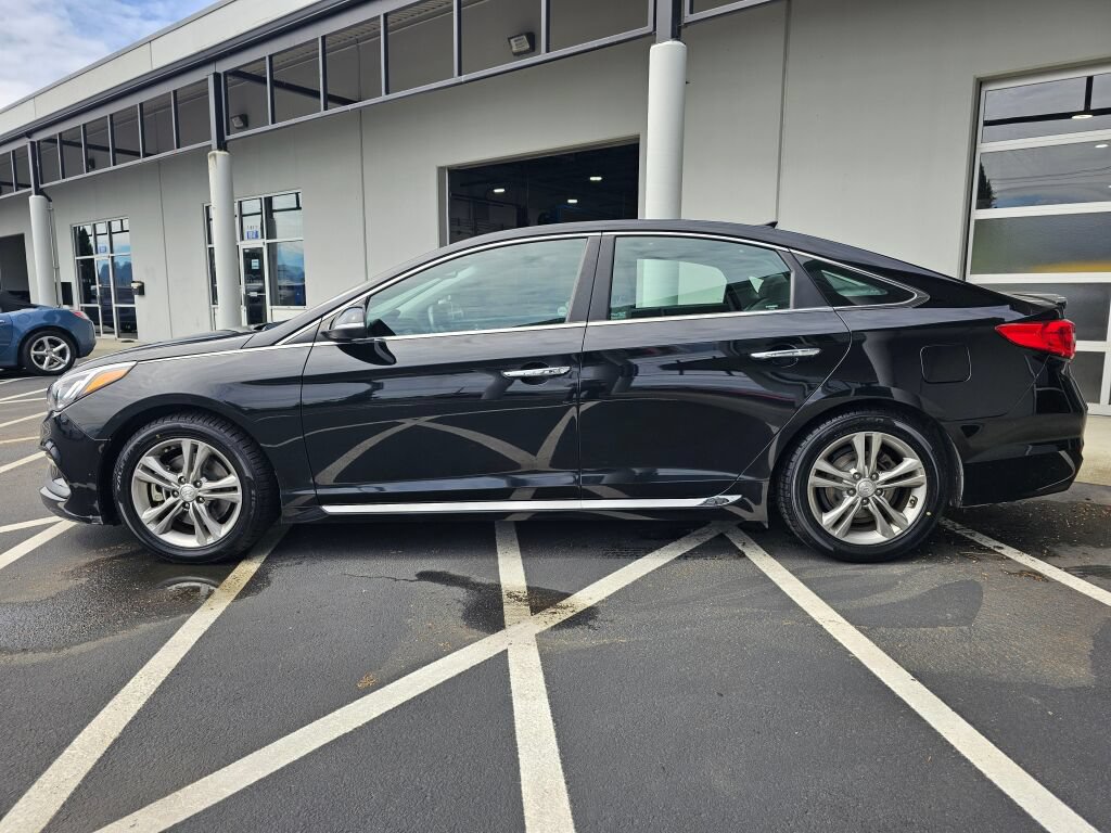 Used 2017 Hyundai Sonata Limited w/ Ultimate Package 04 FWD image 2