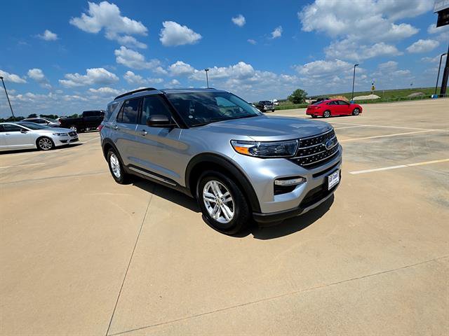 Used 2023 Ford Explorer XLT w/ Equipment Group 202A RWD image 5