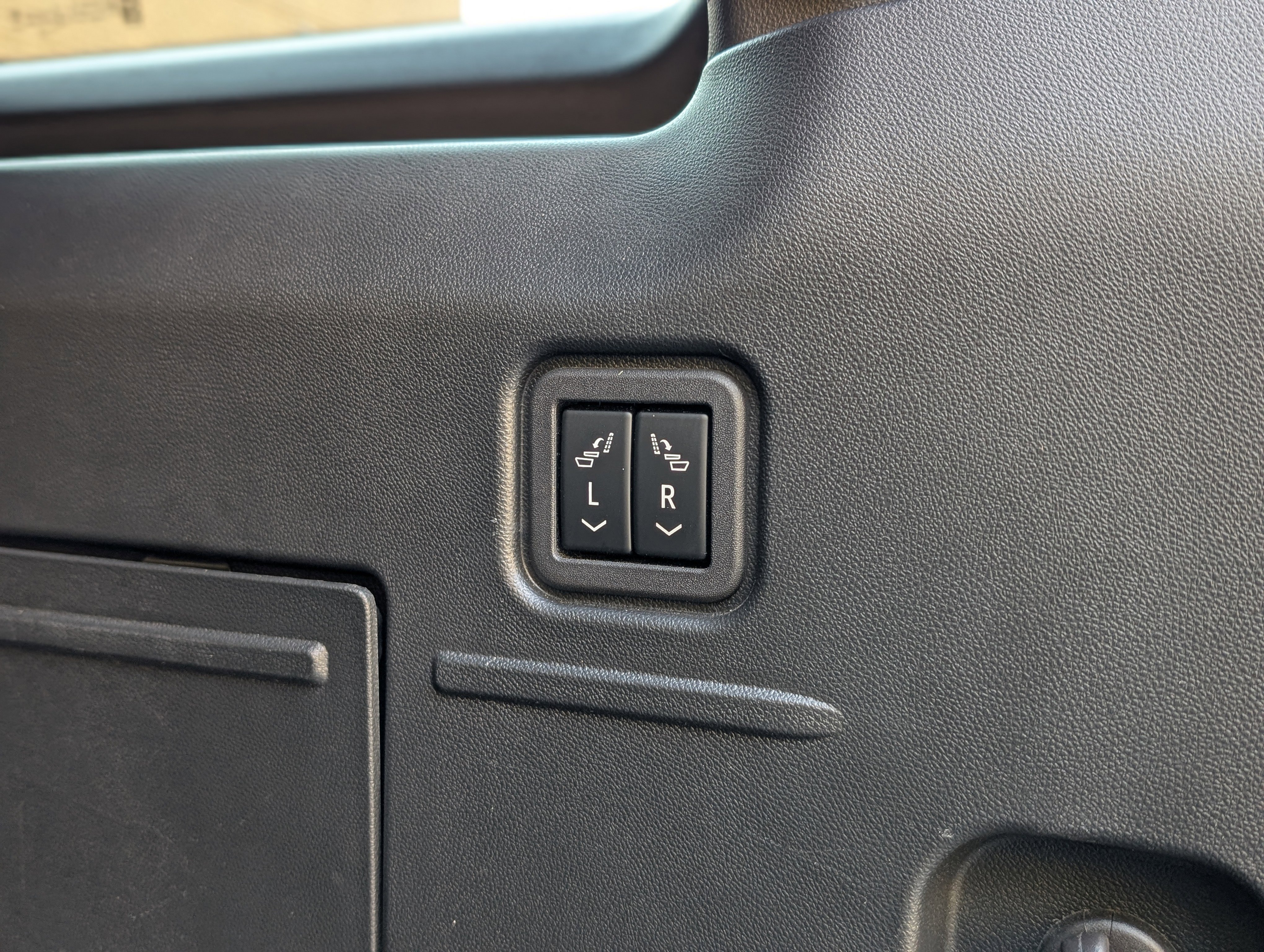 Used 2024 GMC Hummer EV 2X w/ LPO, Sport Package image 19