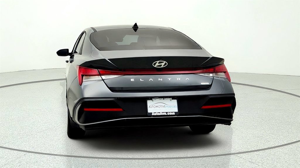 Used 2026 Hyundai Elantra Hybrid FWD image 6