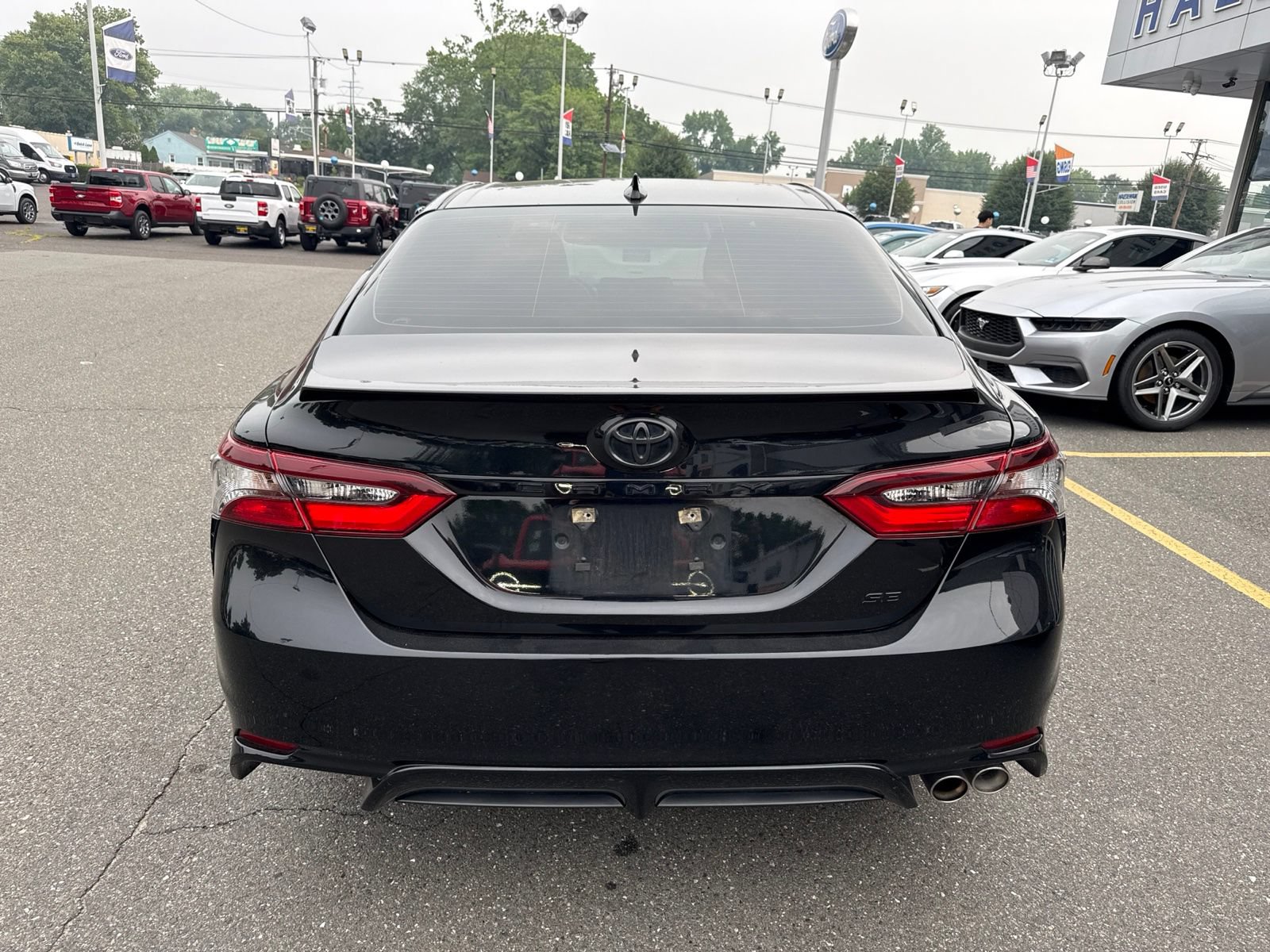 Used 2022 Toyota Camry SE w/ Carpet Mat Package (TMS) FWD image 8