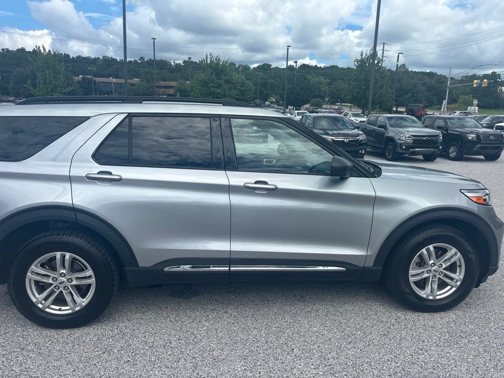 Used 2023 Ford Explorer XLT w/ Equipment Group 202A AWD/4WD image 2