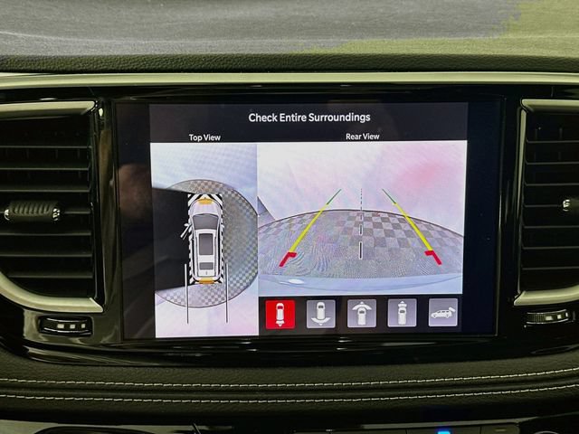Used 2025 Chrysler Pacifica Premium FWD image 13