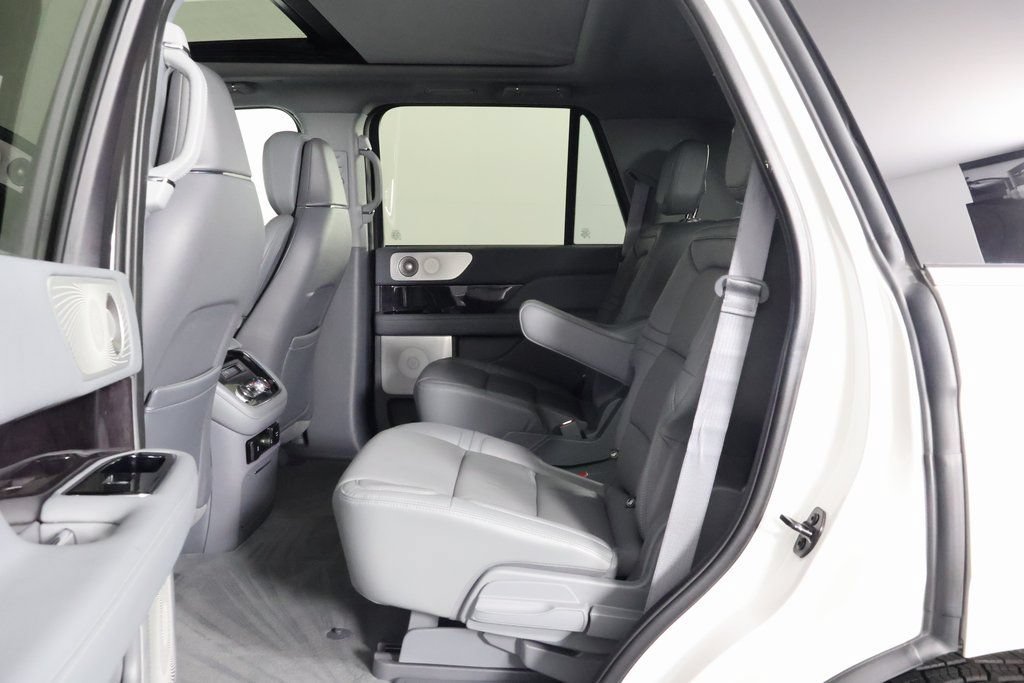 Used 2020 Lincoln Navigator Reserve w/ Luxury Package AWD/4WD image 11