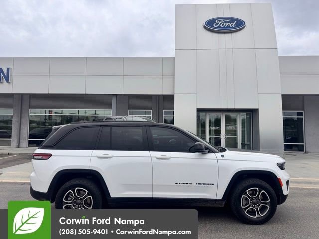 Used 2022 Jeep Grand Cherokee Trailhawk w/ Advanced Protech Group II AWD/4WD image 4