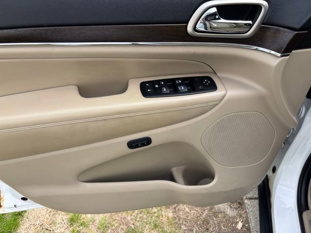 Used 2014 Jeep Grand Cherokee Limited w/ Luxury Group II RWD image 20