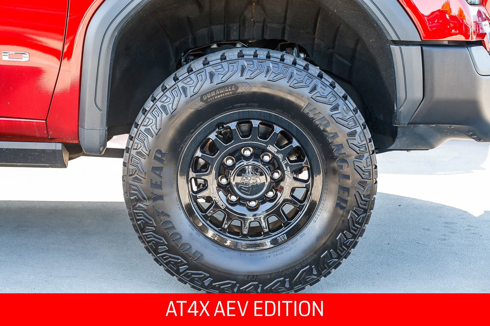 Used 2024 GMC Sierra 2500 AT4X w/ AT4X AEV Edition AWD/4WD image 9