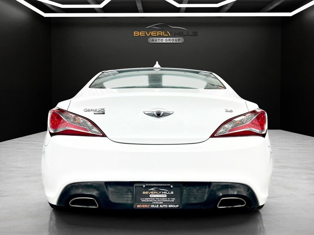Used 2016 Hyundai Genesis 3.8 RWD image 4