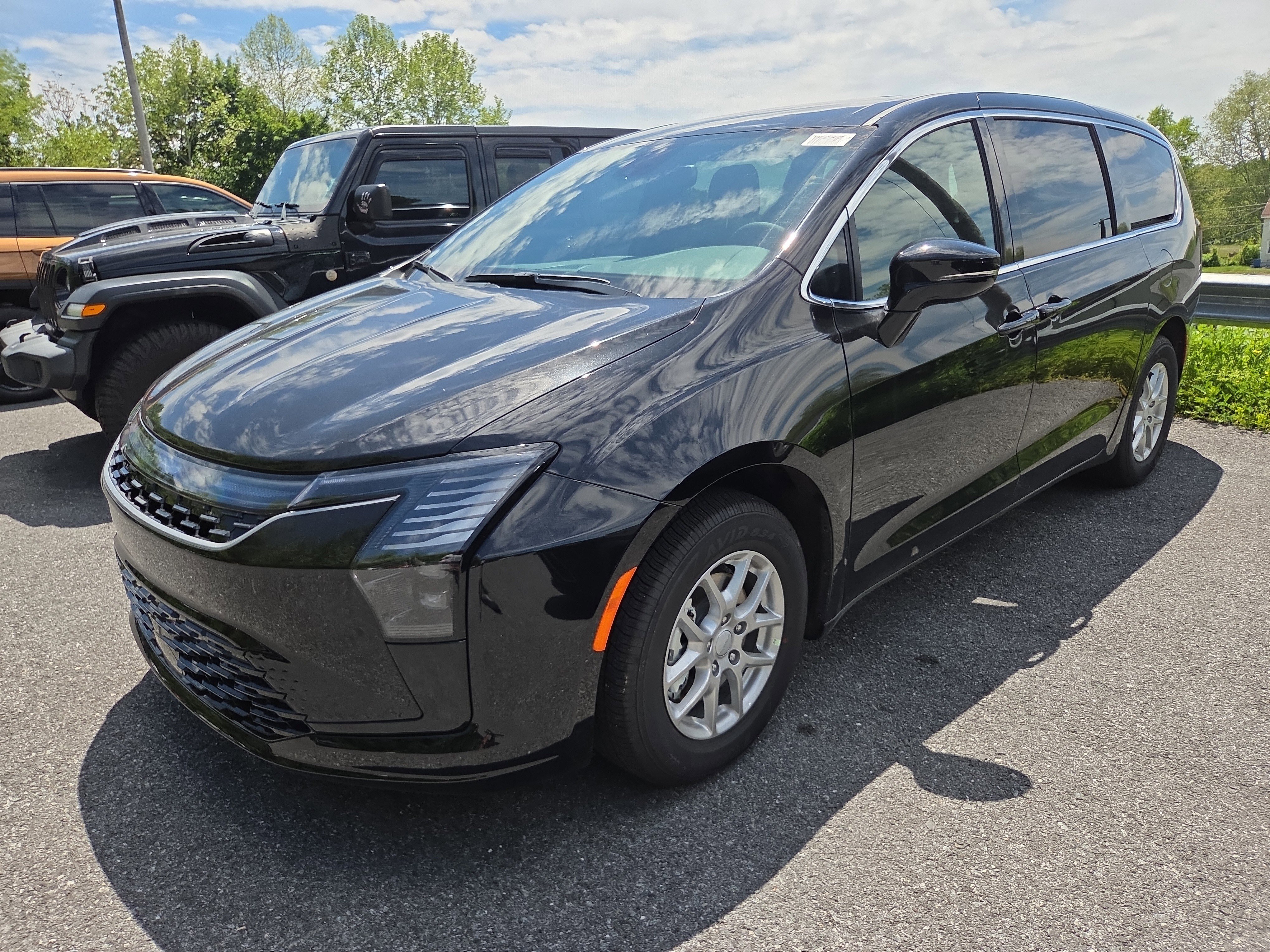 New 2027 Chrysler Pacifica Select FWD image 4