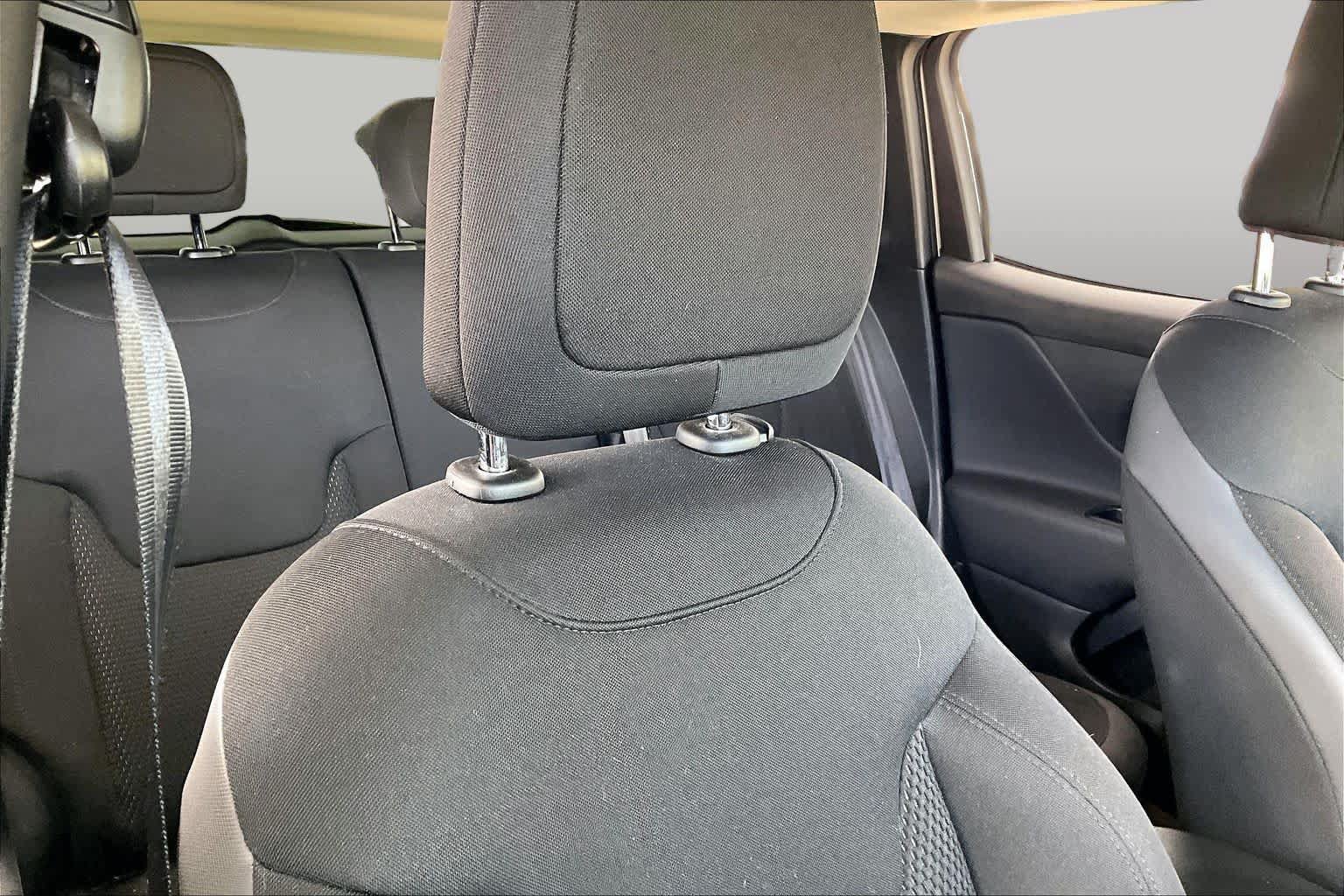 Used 2020 Jeep Renegade Altitude w/ UConnect 8.4 Nav Group AWD/4WD image 9