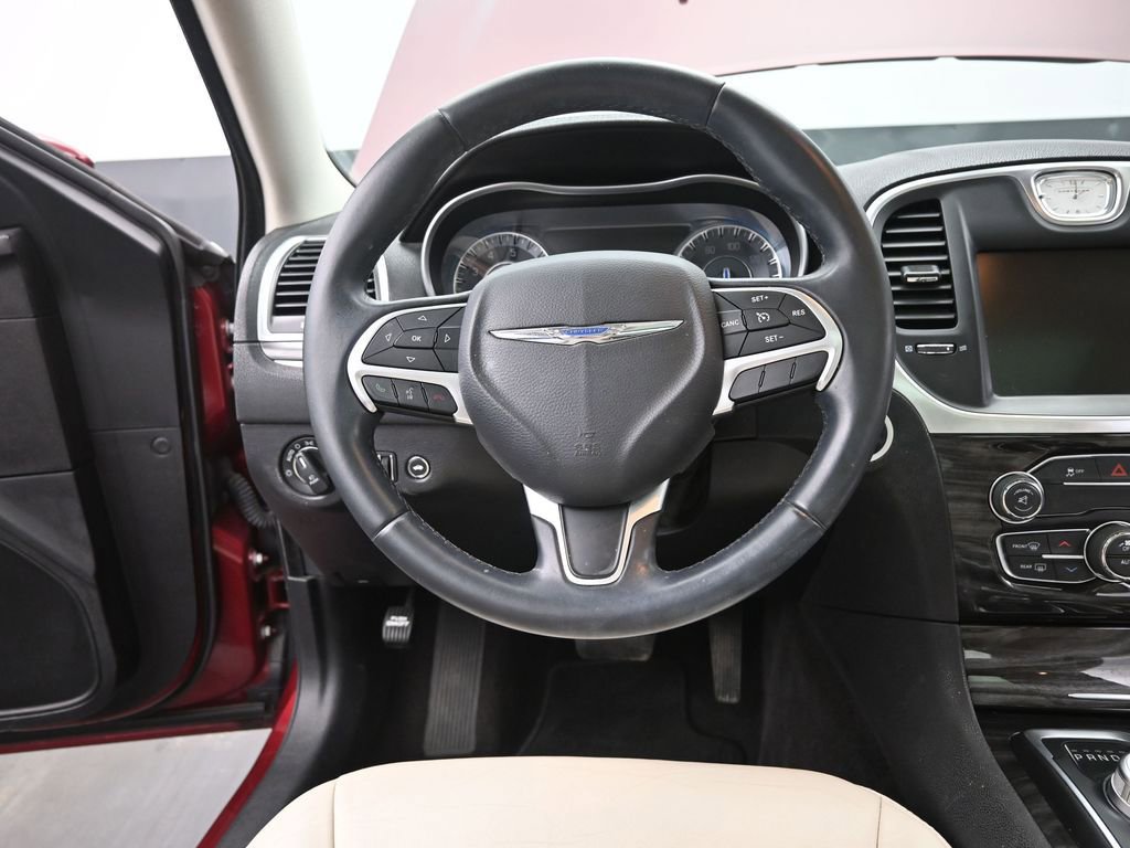 Used 2016 Chrysler 300 Limited image 26