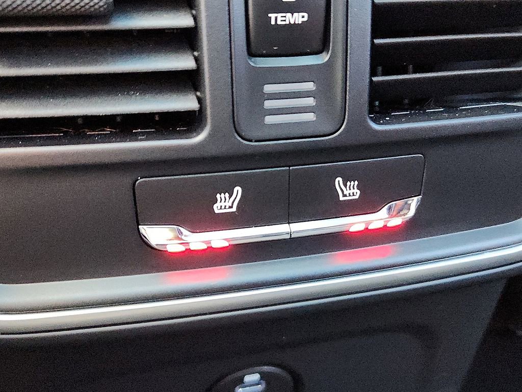 Certified 2025 Porsche Macan image 13