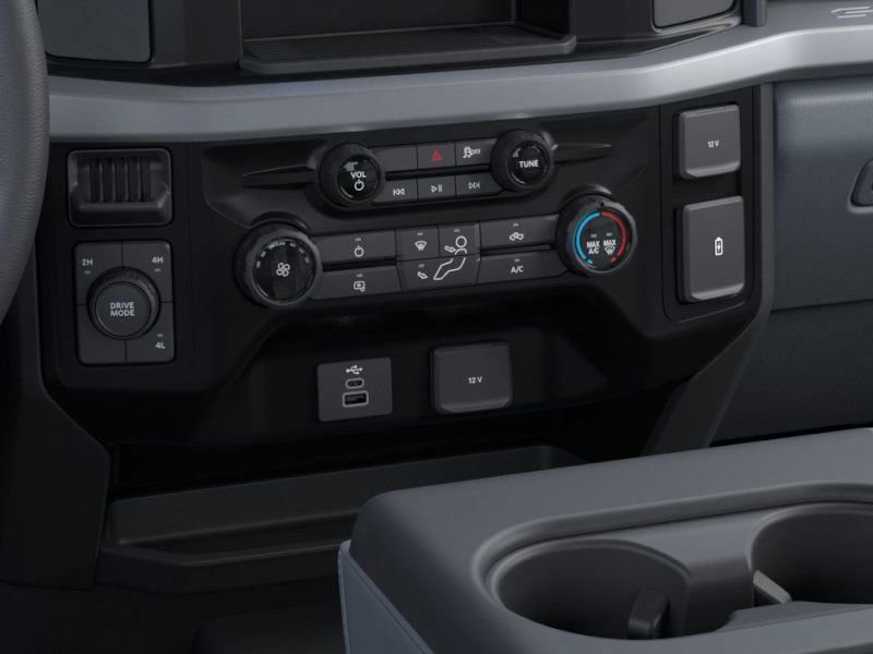 New 2026 Ford F550 4x4 Crew Cab image 9