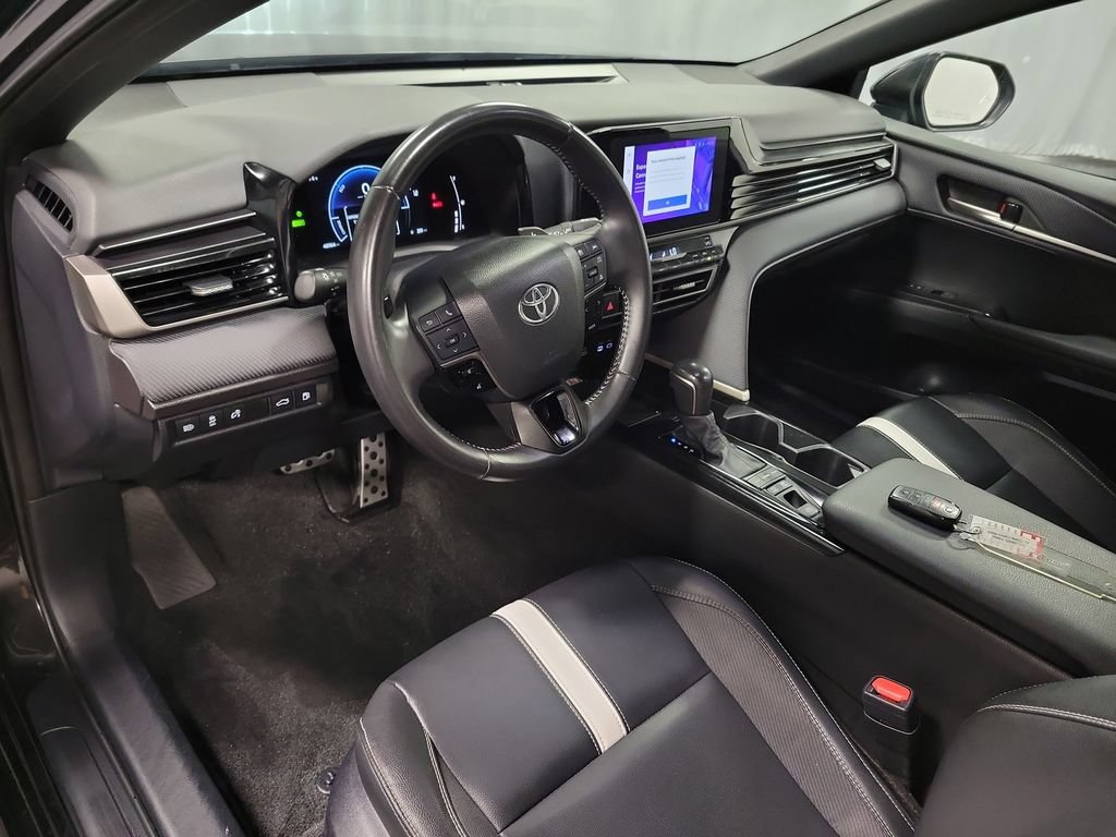 Used 2025 Toyota Camry SE FWD image 16