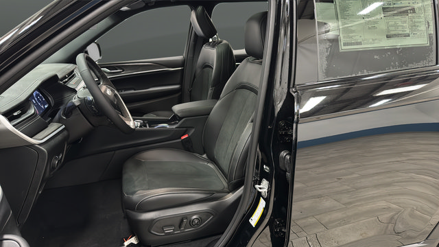 New 2026 Jeep Grand Cherokee Altitude AWD/4WD image 9