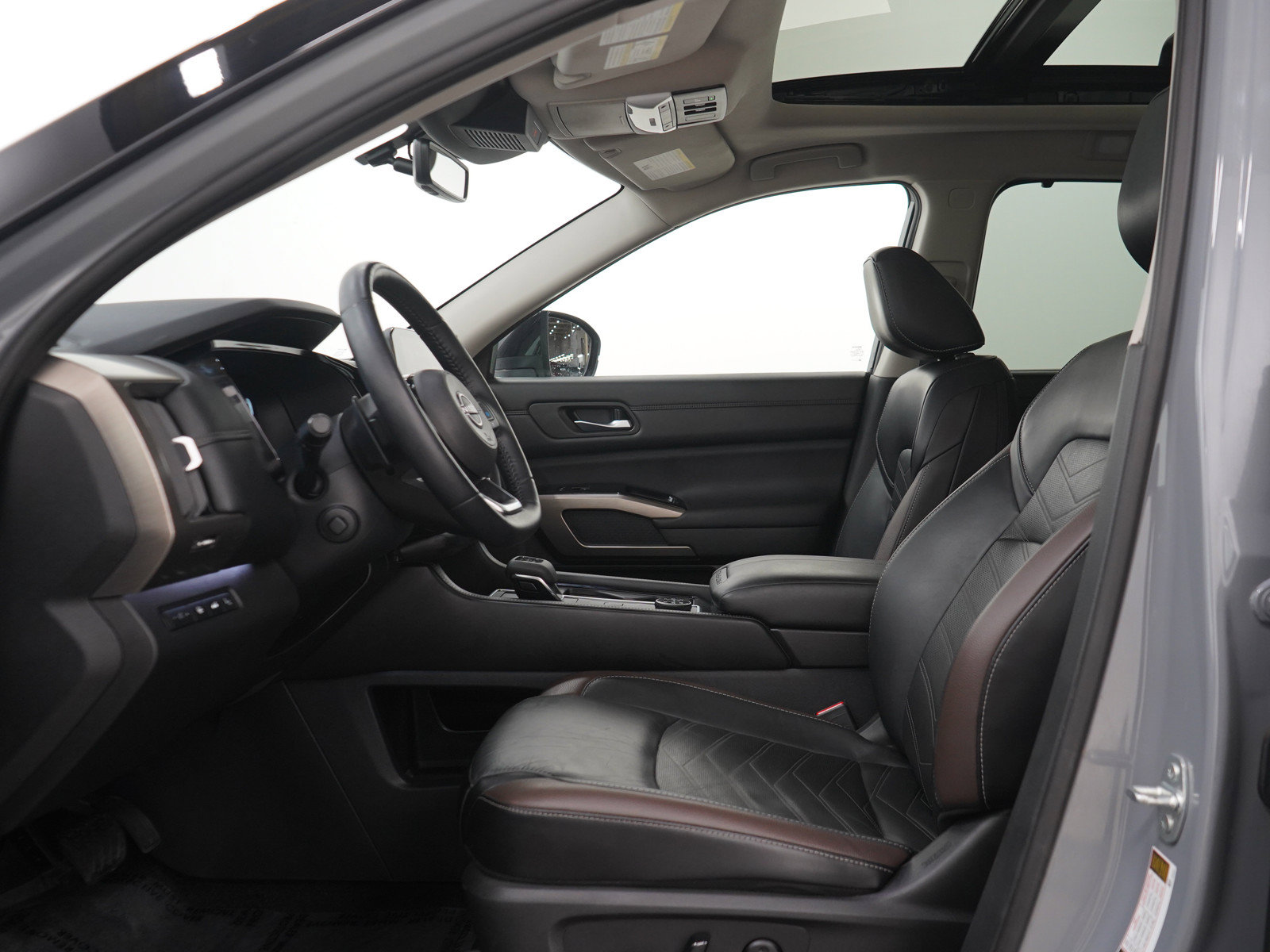 Used 2024 Nissan Pathfinder Platinum AWD/4WD image 28