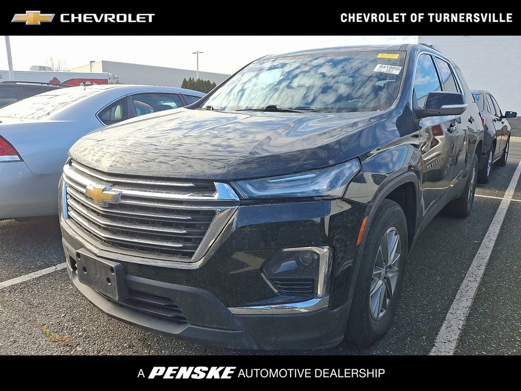 Used 2022 Chevrolet Traverse LT image 1