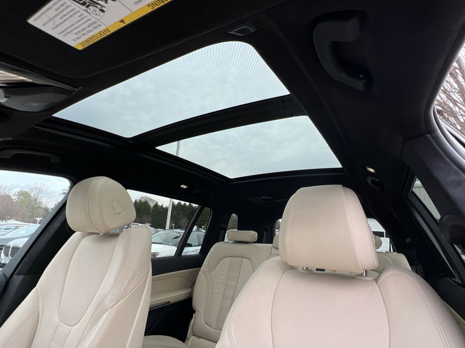 Used 2022 BMW X7 xDrive40i w/ M Sport Package image 25