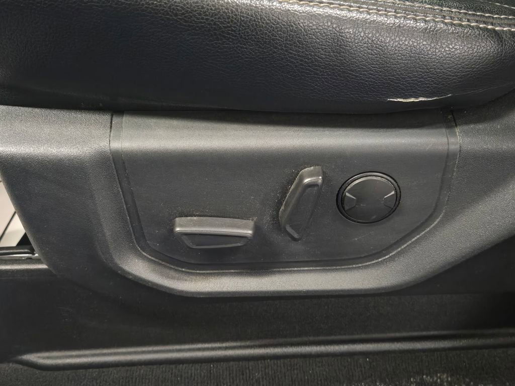 Used 2022 Ford F250 Lariat w/ Black Appearance Package image 11